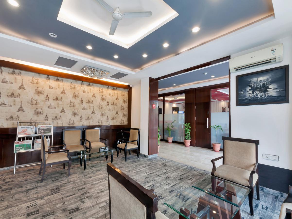 Hotel Oyo 9841 The Vivir 1 Noida Esterno foto