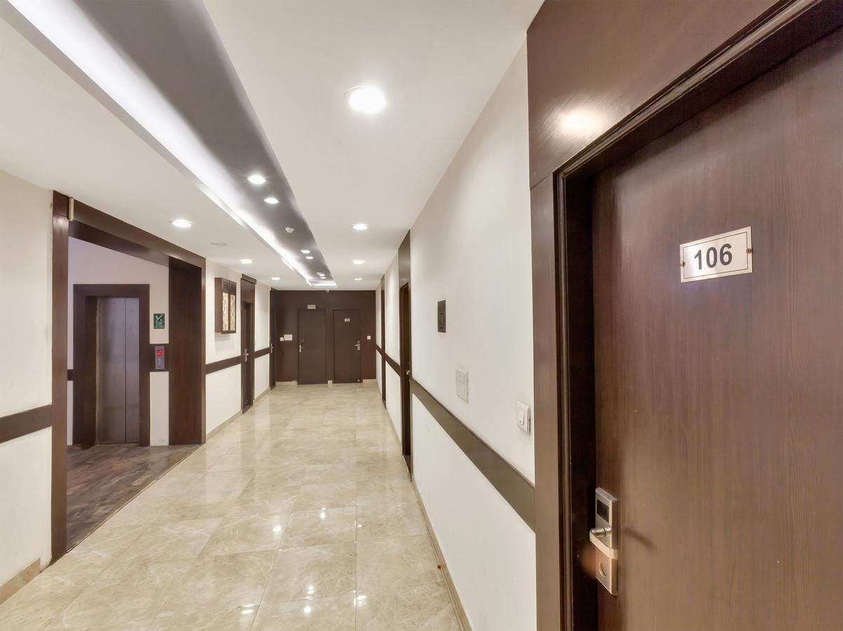 Hotel Oyo 9841 The Vivir 1 Noida Esterno foto