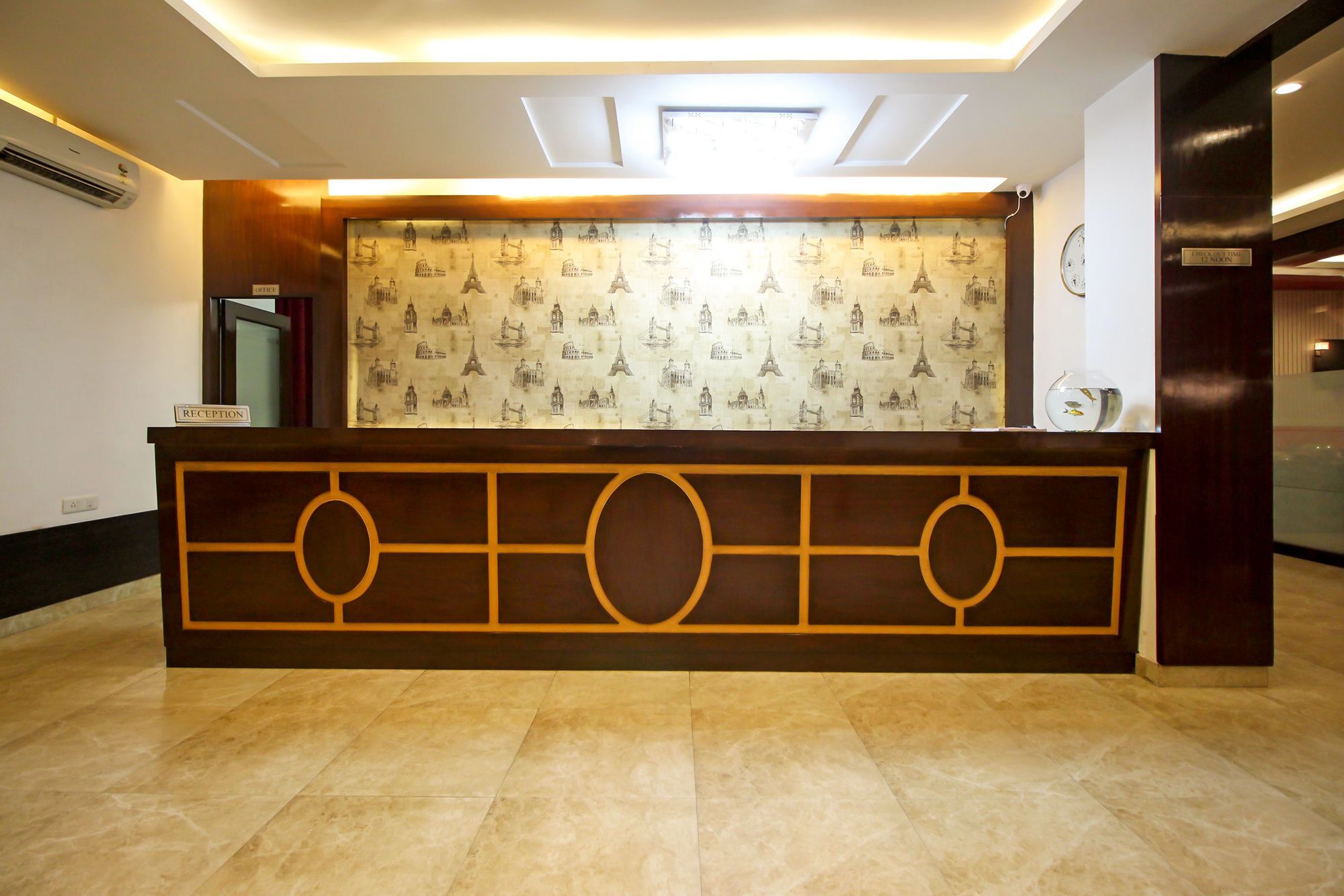 Hotel Oyo 9841 The Vivir 1 Noida Esterno foto
