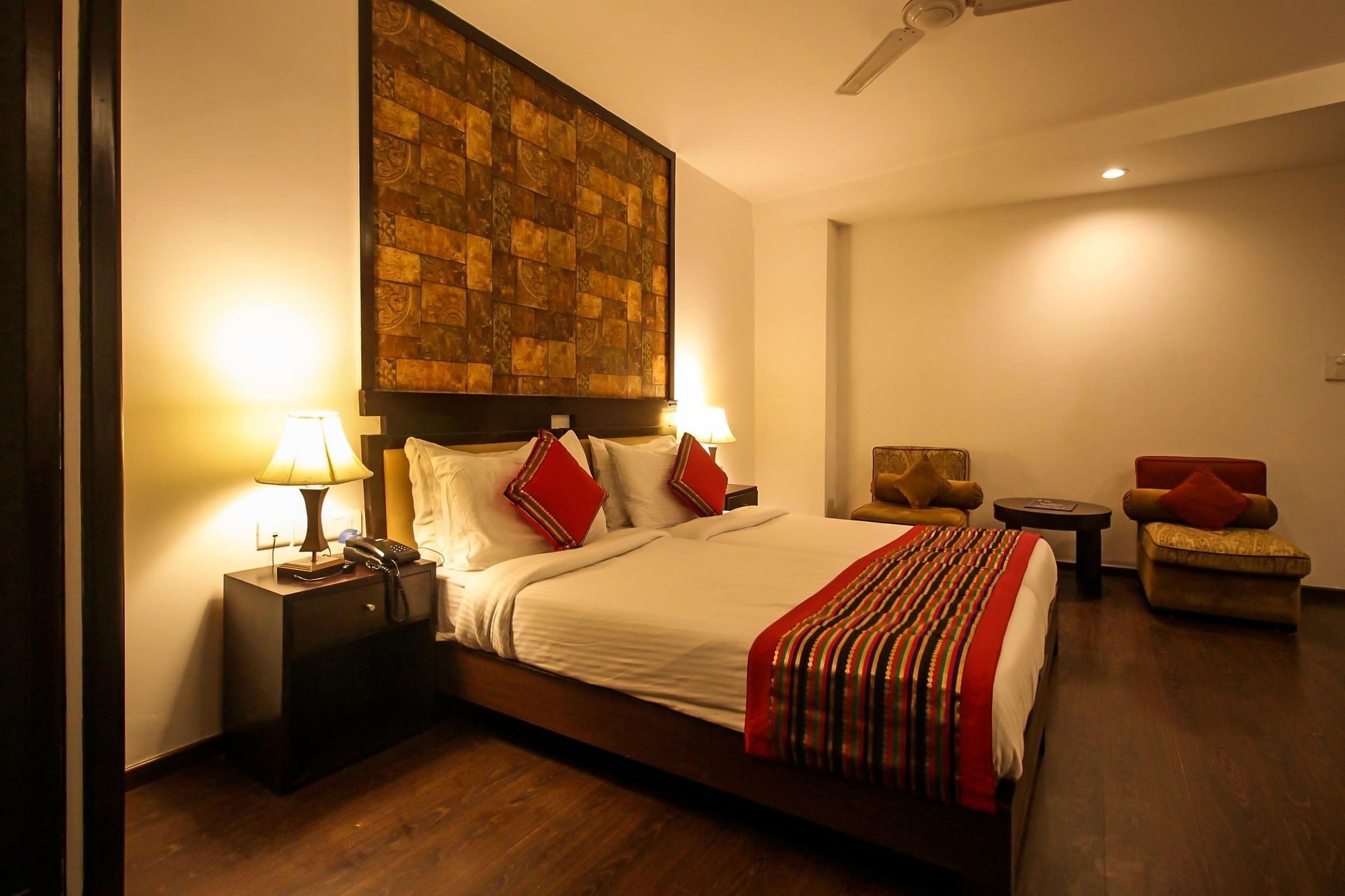 Hotel Oyo 9841 The Vivir 1 Noida Esterno foto