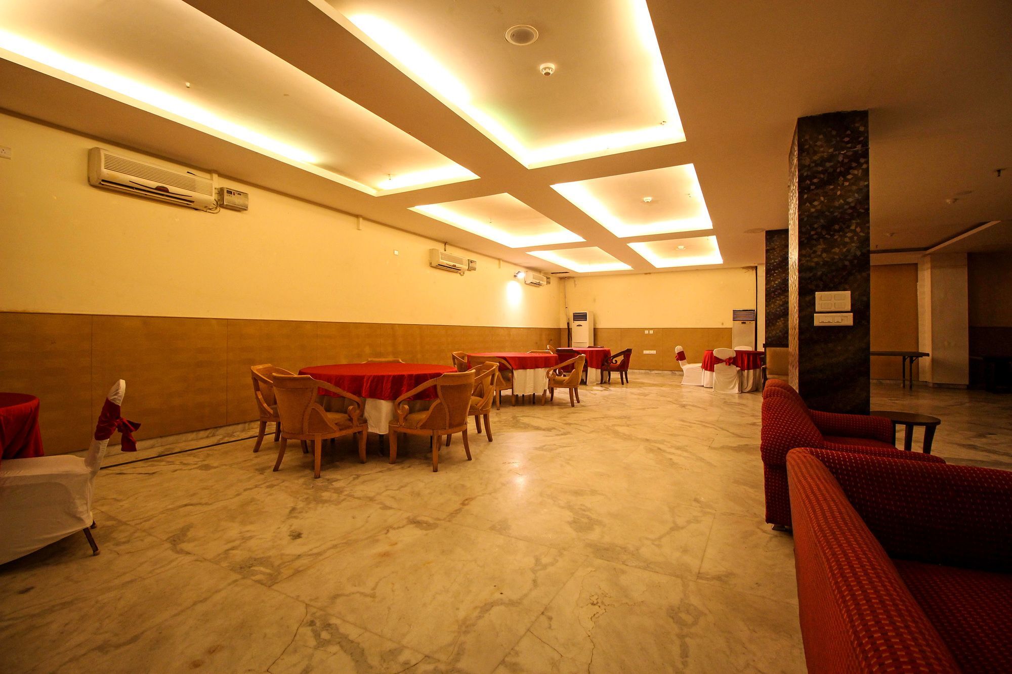Hotel Oyo 9841 The Vivir 1 Noida Esterno foto