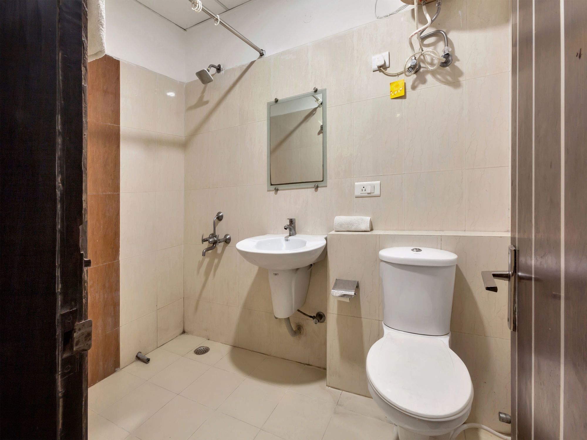 Hotel Oyo 9841 The Vivir 1 Noida Esterno foto